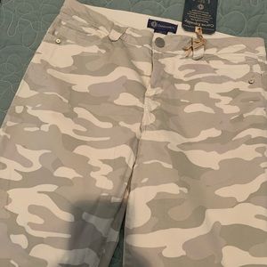 Democracy Ab solution camo jeans NWT